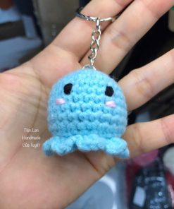 Móc khóa bạch tuộc bằng len tự đan bằng tay