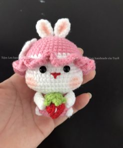 Móc khóa thỏ ôm trái cây bằng len handmade - Tiệm Len 1992