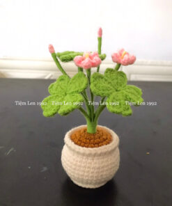 Chậu cỏ bốn lá may mắn bằng len handmade trang trí bàn học