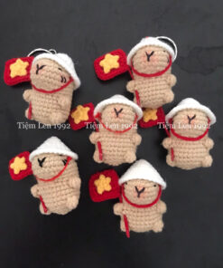 Móc khoá Capypara cầm cờ bằng len/ Móc khoá chuột lang nước/capypara hộp quà/len handmade